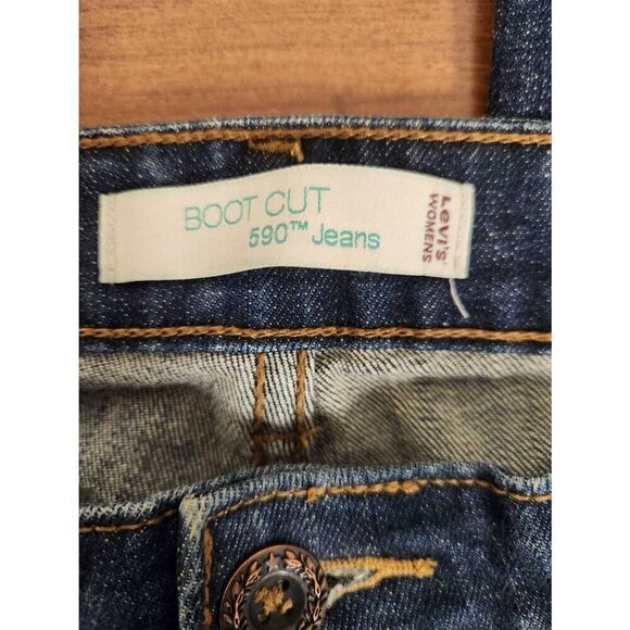 Levi 18M 590 Boot Cut Jeans. Measures approx 40W x 31 inseam x 11 rise - Picture 5 of 10